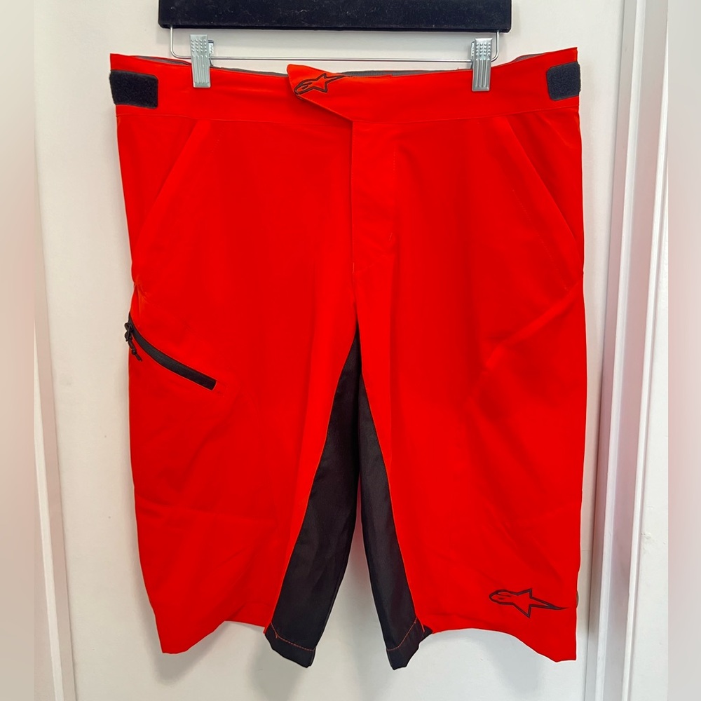 New with tag Alpinestars Men's MTBHyperlight 2 Shorts in a size 36